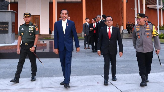 Presiden Jokowi ke Jepang pada Sabtu (16/12) pagi untuk hadiri sejumlah agenda, seperti pimpin KTT ASEAN dan Jepang hingga hadiri KTT AZEC.
