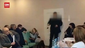 VIDEO: Detik-detik Granat Meledak di Rapat Dewan Ukraina, 1 Tewas