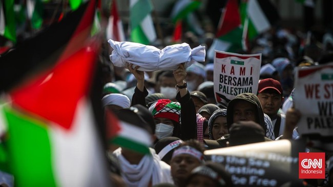 Sebuah video viral di media sosial menunjukkan sekelompok orang beratribut Palestina menggelar aksi di Zara PIM. Polisi mengatakan aksi itu demi konten.
