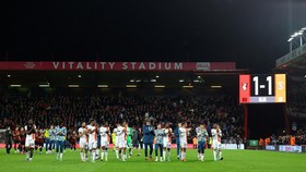 Luton Town Blak-blakan Ungkap Hasil Medis Tom Lockyer Usai Kolaps