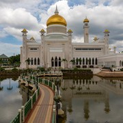 5 Fakta Menarik Calon Raja Brunei Darussalam, Ternyata Bukan Pangeran Mateen Lho!