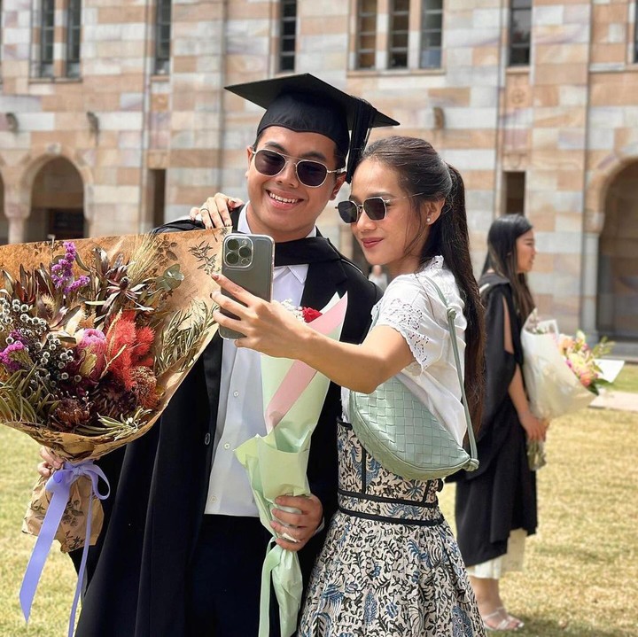 <p>Salva baru saja lulus dari University of Queensland di Australia. Anak ketiga Wisnutama ini lulus dari jurusan ilmu komunikasi. (Foto: Instagram @gistaputri)</p>
