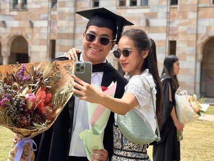 5 Potret Gista Putri Hadiri Wisuda Salva Putra Sambungnya di Australia