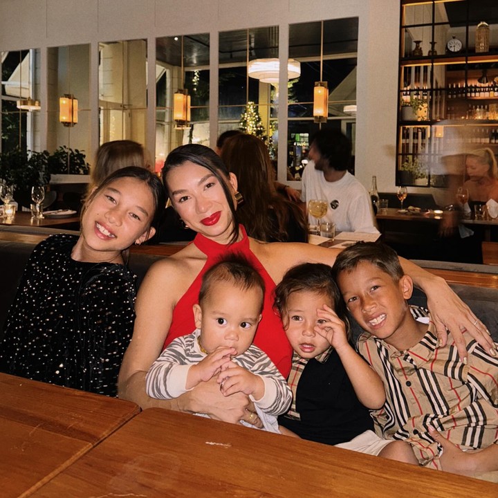 <p>Anak-anak Jennifer Bachdim pun selalu mencuri perhatian <em>followers</em> di Instagram. Tak terkecuali dengan si sulung, Kiyomi yang semakin cantik dan kini memasuki masa remaja. (Foto: Instagram/@jenniferbachdim)</p>