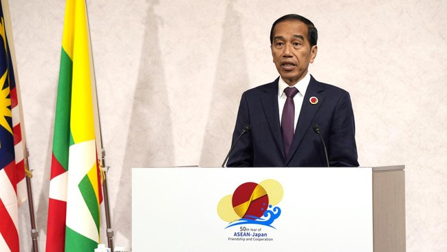 Presiden Jokowi memimpin pembahasan agenda keempat dalam KTT ASEAN-Jepang di Tokyo. Isu yang dibahas mulai dari lingkungan hingga UMKM.