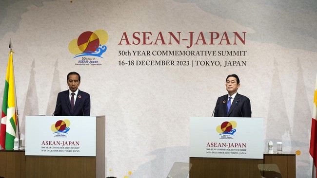 Jokowi mengatakan ASEAN dan Jepang satu suara soal perang di Gaza, Palestina. Mereka mendorong perdamaian di Palestina.