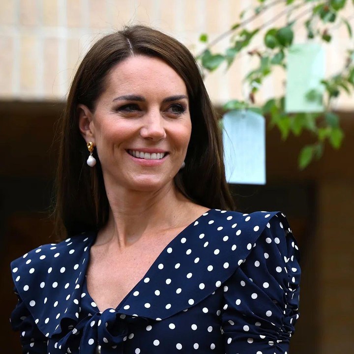 <p>Istri Pangeran William, Kate Middleton, juga pernah didiagnosis hiperemesis gradivarum saat hamil ketiga anaknya, Bunda. Perempuan 42 tahun ini sampai harus dirawat di rumah sakit di London karena kondisinya, Bunda. Melansir dari <em>Huffpost</em>, Kate disebut menjalani hipnoterapi untuk mengatasi keluhan hiperemesis gradivarum dengan menghilangkan pikiran negatif yang dimilikinya terhadap makanan. (Foto: Instagram @princeandprincessofwales)</p>