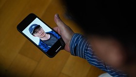Dennis Adhiswara Ungkap Tips Endus Foto AI, Pakar Sepakat