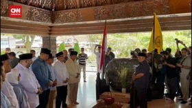 VIDEO: Momen Prabowo Ziarah Makam Bung Karno Ditemani AHY