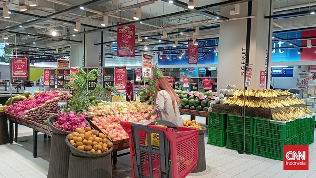Aneka produk segar seperti buah, daging, ikan, hingga pastry didiskon 20 persen di Transmart Full Day Sale pada Minggu (21/4) berlaku se-Indonesia.