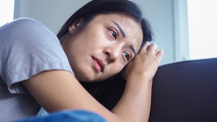 1488080772 Unhappy asian woman girl disappointed, sad about problem in home alone, feel lonely, Stressed, suffering from bad relationship, break up, divorce, female confused, depression mental health, loneliness