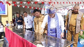 Zulhas Buka Pasar Rakyat di Sambas, Kebut Pembangunan di Perbatasan