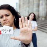 5 Cara untuk Bantu Hentikan Kekerasan terhadap Perempuan dan Anak Perempuan