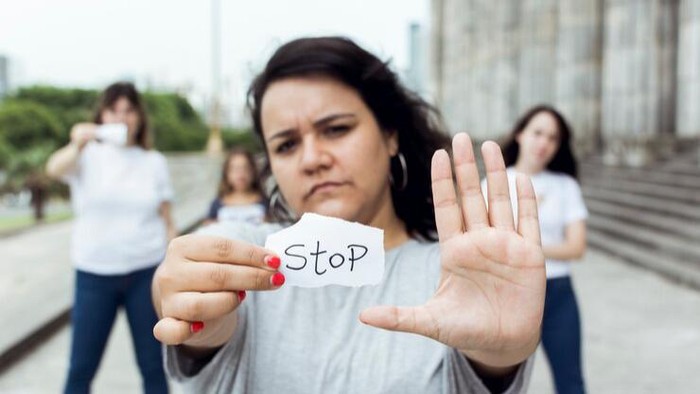 5 Cara untuk Bantu Hentikan Kekerasan terhadap Perempuan dan Anak Perempuan