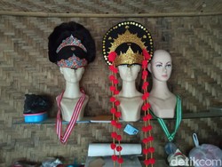 Distro Topeng Cirebon, Surganya Perlengkapan Kesenian Tari Topeng Khas Cirebon