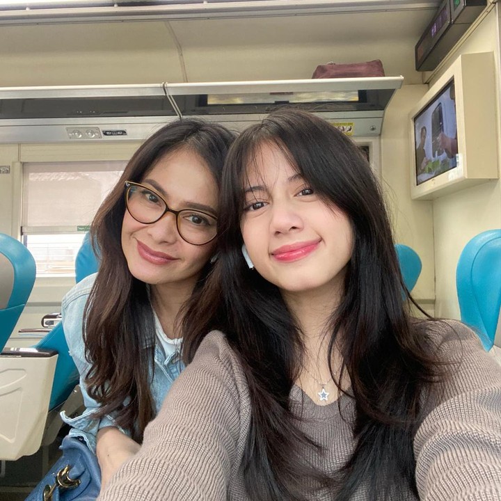 <p>Sementara itu, anak bungsu Ersa Mayori lahir pada 21 April 2008. Tallula Malaika saat ini menjelma menjadi remaja berusia 15 tahun. (Foto: Instagram @ersamayori)</p>