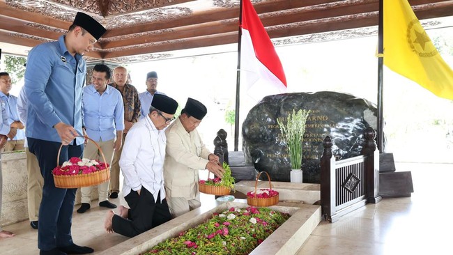 Kegiatan ziarah makam itu disebut menyimbolkan komitmen Prabowo untuk mewujudkan cita-cita Bung Karno terkait kesejahteraan kaum Marhaen.