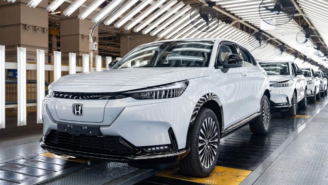 Honda Thailand sudah memulai produksi mobil listrik HR-V yang bernama e:N1 EV.