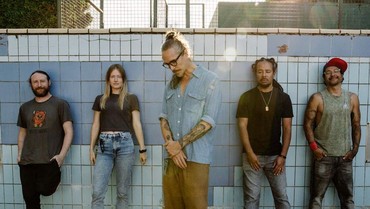 img-title Incubus Donasikan Sebagian Hasil Penjualan Tiket Konser di Jakarta