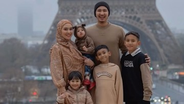DANDAN SAMBIL TEMANI ANAK SARAPAN