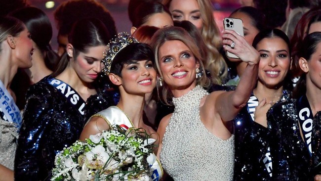 FOTO: Miss Prancis Jadi Ratu Kecantikan Pertama yang Berambut Pendek