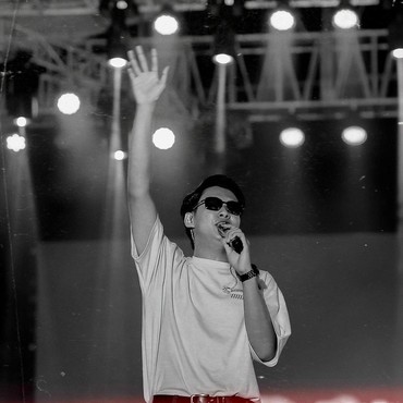 Lirik Lagu Terjemahan NGANGGUR - MASDDDHO