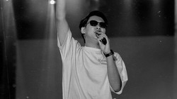 Lirik Lagu Terjemahan NGANGGUR - MASDDDHO