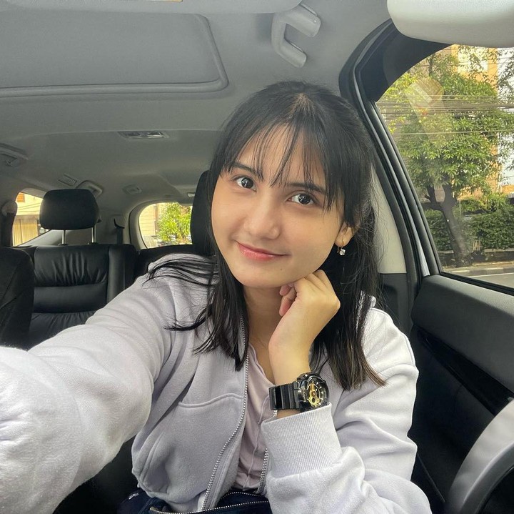 <p>Putri sulungnya, Nadiva Maureen merupakan anak dari pernikahan Natalie Sarah sebelumnya dengan Dian Rahmat Ginanjar. Nadiva lahir pada 11 September 2001. (Foto: Instagram @maureenbboo_)</p>