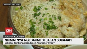 VIDEO: Nikmatnya Ngebakmi di Jalan Sukajadi