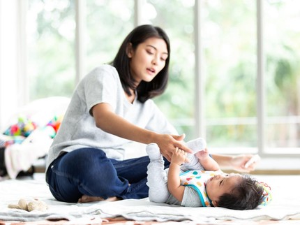 4 Jenis Permainan Terbaik untuk Merangsang Perkembangan Bayi Baru Lahir