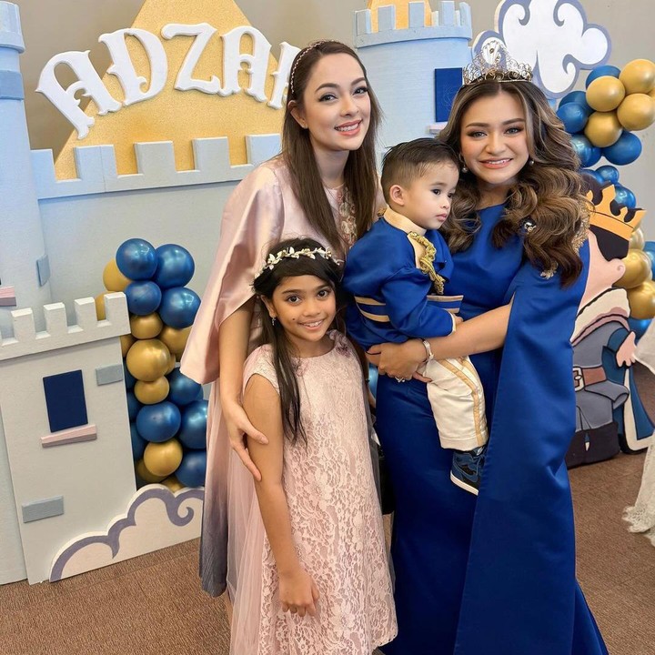 <p>Salah seorang rekan artis yang juga menghadiri acara ulang tahun Adzam adalah dr. Reisa Brotoasmoro. Ia pun mendoakan agar Adzam selalu diberikan kesehatan dan umur yang panjang. "<em>Happy birthday</em> Adzam. Semoga sehat, panjang umur, tercapai semua cita-citanya ya," katanya. (Foto: Instagram: @reisabrotoasmoro)</p>
