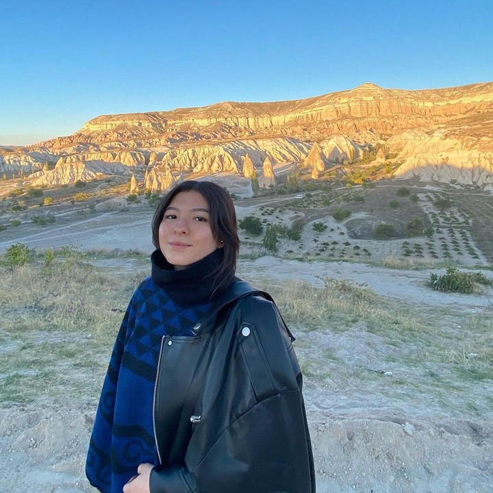 <p>Shalom Razade merupakan putri dari pernikahan Wulan Guritno dan Attila Syach. Shalom lahir pada 24 Juni 1998 dan kini sudah berusia 25 tahun. (Foto: Instagram @sharazaaa)<br /><br /><br /></p>