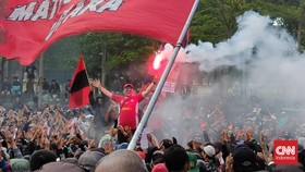Demo Suporter PSM Ricuh, Massa Serang Kantor Manajemen PSM