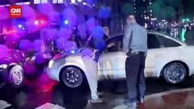 VIDEO: Detik-detik Iring-iringan Joe Biden Ditabrak Mobil Sedan