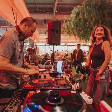 Pasutri Bucin, 7 Momen BCL Temani Tiko Aryawardhana Nge-DJ Hingga Rela Nyeker