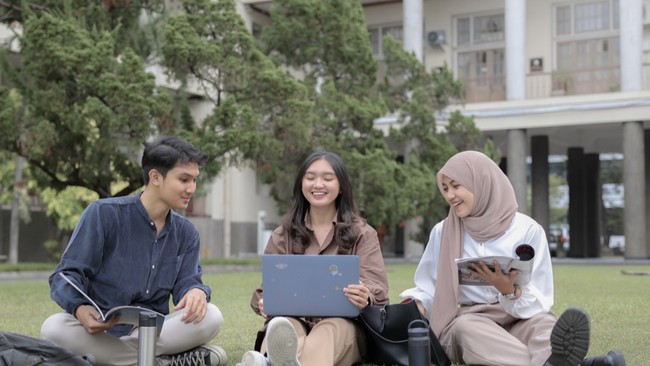 UGM bertekad untuk mewujudkan Intelligent University sehingga menjadi kampus yang unggul secara akademik dan mampu beradaptasi.