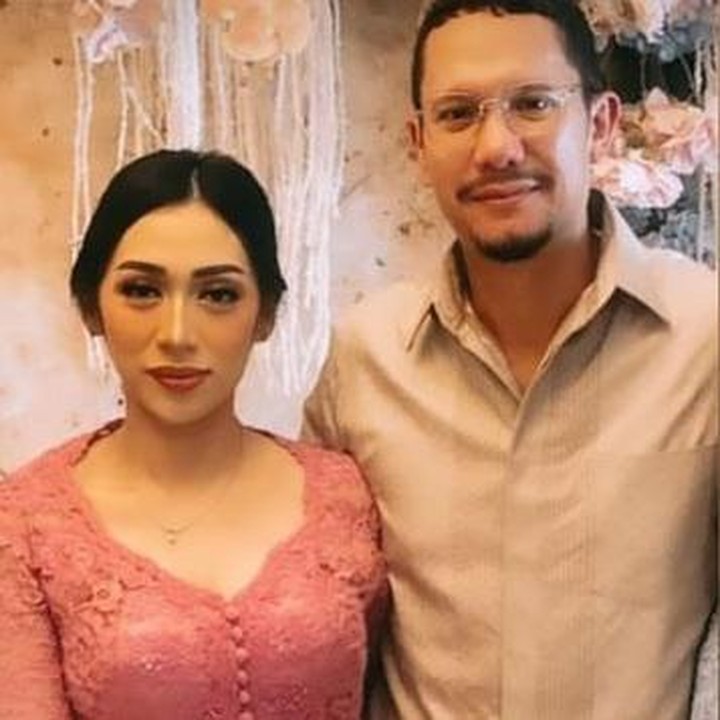 <p>Kabar gembira datang dari Angga Puradiredja. Personel Maliq & D'Essentials itu akan kembali menikah usai 4 tahun cerai dari Melanie Putria. (Foto: Instagram @dewiandarini)</p>