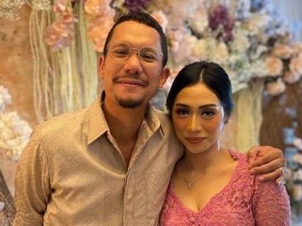 7 Potret Angga 'Maliq & D'Essentials' Lamar Sang Kekasih, Bakal Jadi Adik Ipar Rian D'MASIV
