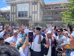 Sowan ke Ponpes Al-Aziziyah Lombok Barat, Anies Disambut Selawat Asyghil