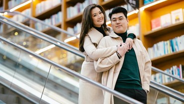 img-title Isu Nikah Beda Keyakinan, Asty Ananta Ungkap Agama Sang Suami