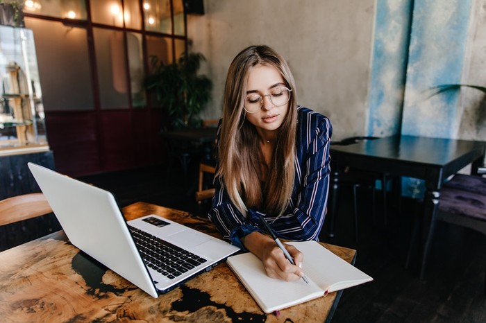 5 Freelance Job Bagi Ibu Rumah Tangga Bisa Capai 2 Digit!