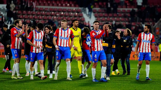 Girona kembali ke puncak La Liga usai menang atas Deportivo Alaves. Torehan ini membuat mereka masih terus terlibat dalam perburuan gelar La Liga musim ini.