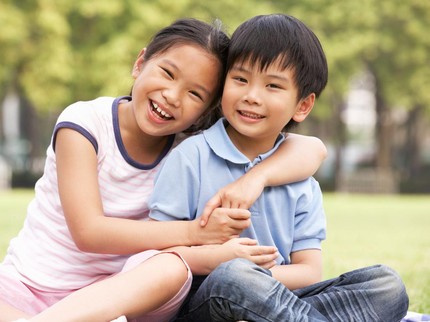 5 Cara Mendidik Anak Laki-laki agar Menghargai Perempuan Sejak Dini
