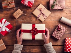 12 Hadiah Valentine untuk Cowok Berdasarkan Zodiaknya