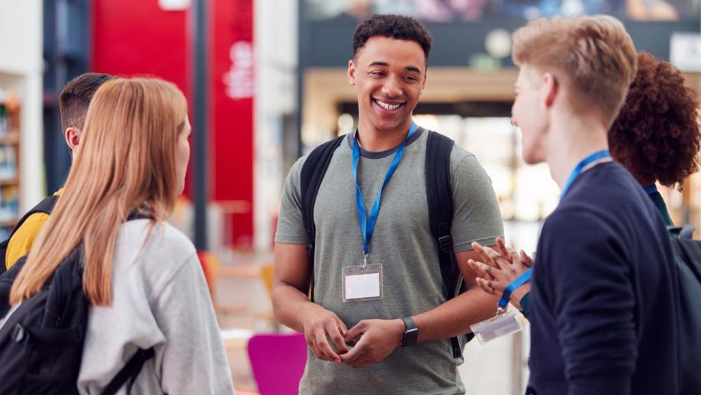 11 Tanda Orang Sulit Bergaul dalam Psikologi yang Jarang Disadari