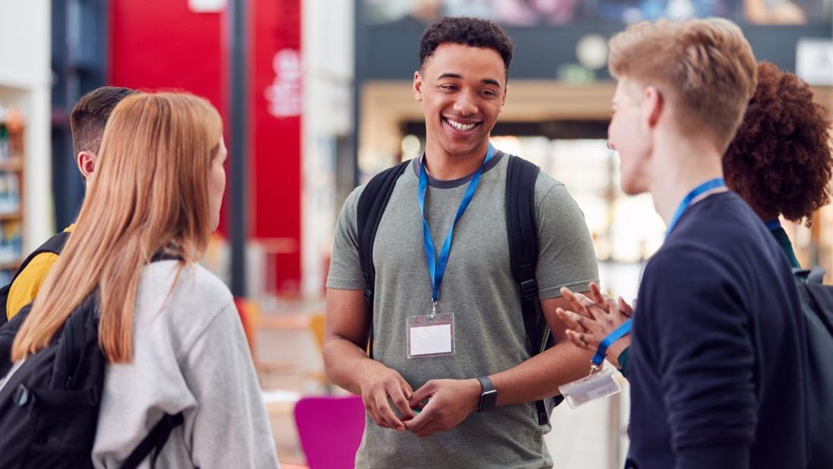 11 Tanda Orang Sulit Bergaul dalam Psikologi yang Jarang Disadari