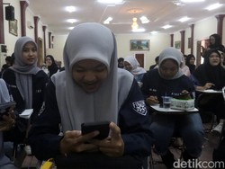 Keseruan Mahasiswa Cianjur Belajar Tangkal Hoaks di Era AI