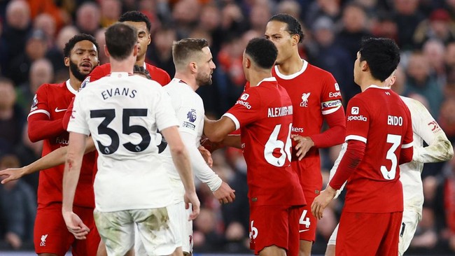 Manchester United akan melawan Liverpool pada babak perempat final FA Cup di Old Trafford, Minggu (17/3). Berikut jadwal MU vs Liverpool di Piala FA.