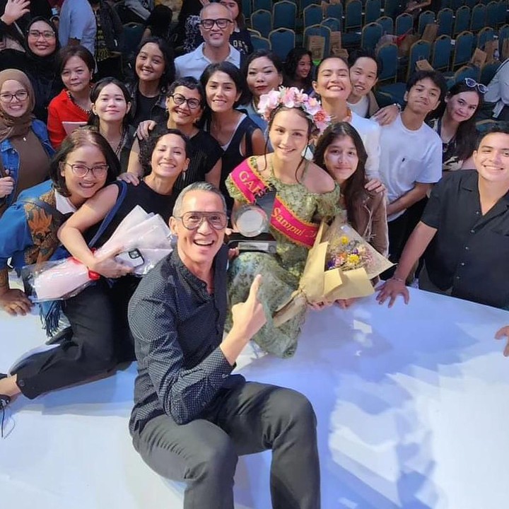 <p>Pencapaian ini menjadi momen besar dalam hidupnya. Matacha sendiri mengaku sangat bersyukur atas gelar tersebut. "<em>The most unforgettable moment this year</em>. Rasanya tak bisa diungkapkan dengan kata-kata. Saya sangat bersyukur dinobatkan sebagai Gadis Sampul 2023," ujarnya, dikutip dari akun @matachaparengkuan. (Foto: Instagram @matachaparengkuan)<br /><br /><br /></p>