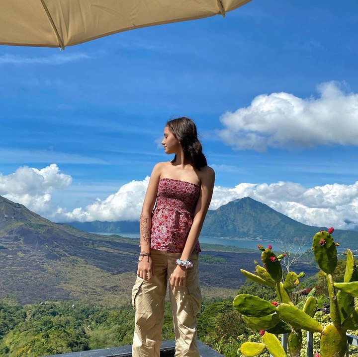 <p>Menjadi anak perempuan satu-satunya, Matacha lahir pada 10 Mei 2009 dan sudah berusia 14 tahun. Seperti orang tua, ia juga terjun ke dunia hiburan khususnya modeling. (Foto: Instagram @matachaparengkuan)<br /><br /><br /></p>